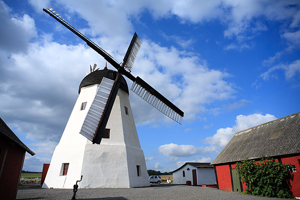 Windm�hle in Arsdale, die einzig funktionst�chtige Windm�hle auf Bornholm in der immer noch Mehl gemahlen wird. Arsdale, Bornholm, D�nemark, Europa